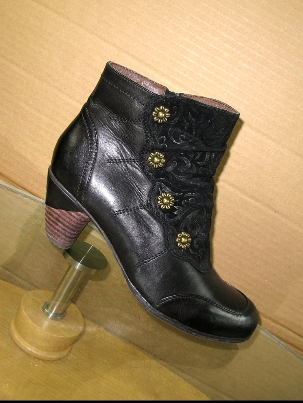 L'Artiste Victorian Ankle Boots Booties  Black Leather Women's Size 8